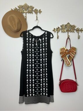 Alfani Black & White Geometric Sleeveless dress XL ptp 23” l 38.5”